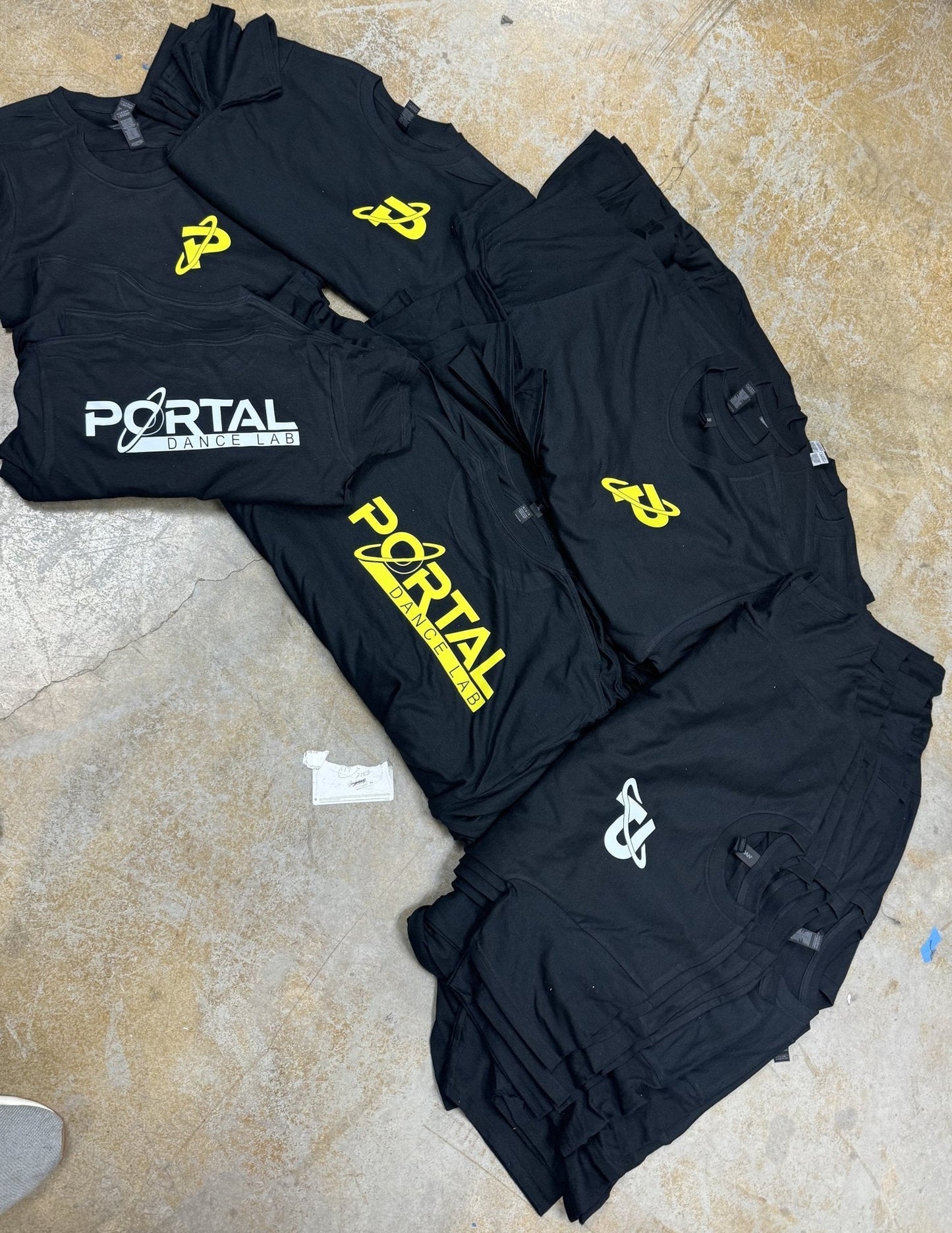 Custom Logo T-Shirts – 100% Cotton Gildan Softstyle Show Off Your Threads